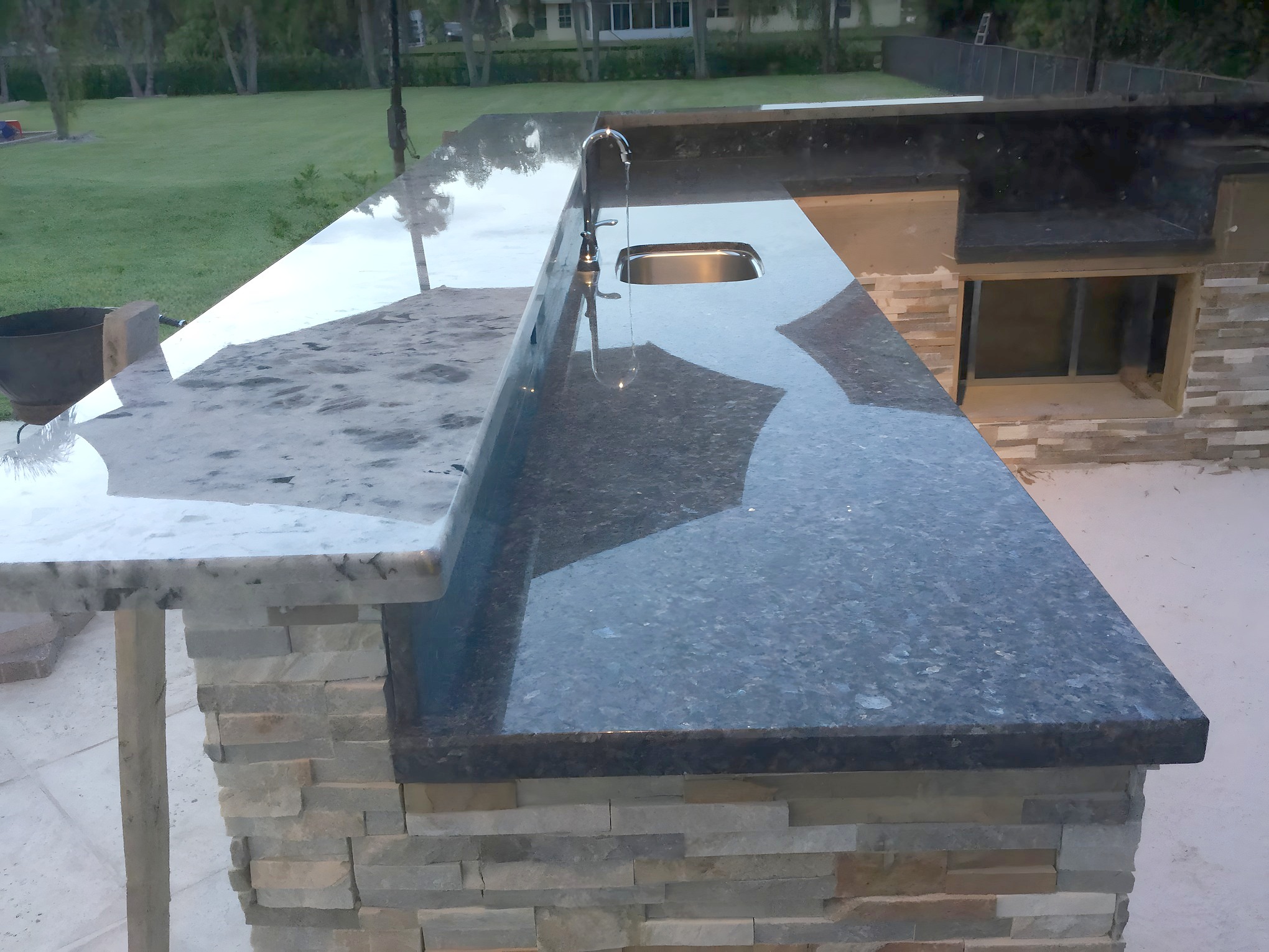 Outdoor Kitchen Countertops in South Florida: The Complete Guide